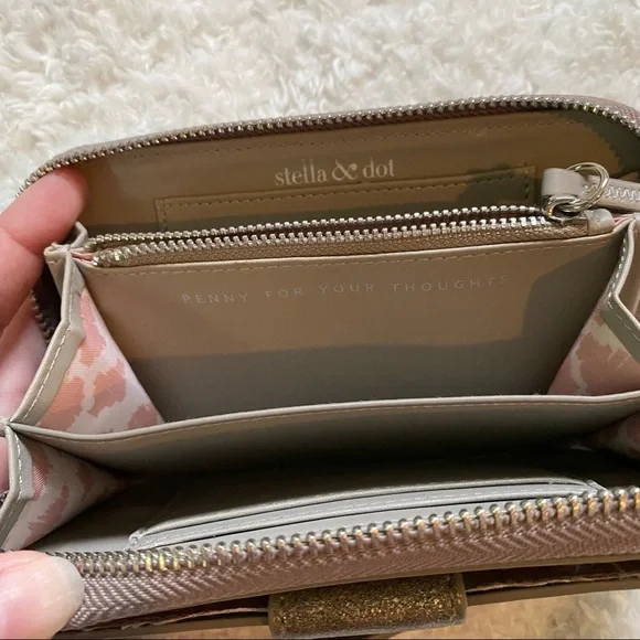 Stella & Dot Madison Tech (Phone) Wallet in Brushed Metallic - Picture 2 of 4